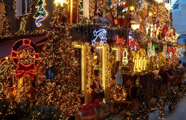 Magical Christmas holidays & a glamorous 2022!